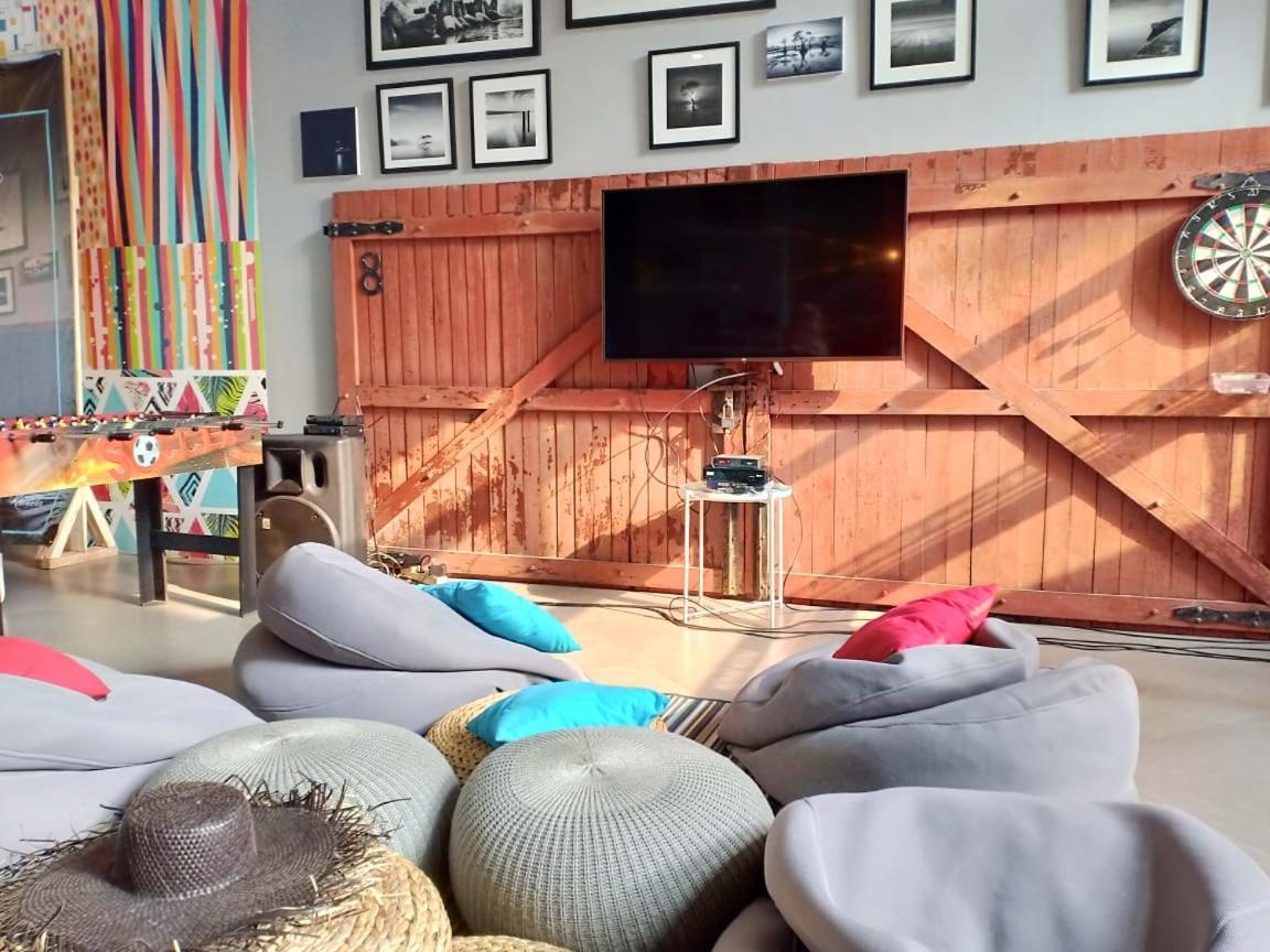 The Social House - Coliving & Hostel - Previously Known As Nomad Hostel Jakarta Buitenkant foto